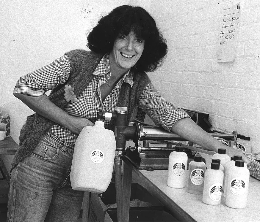 anita-roddick-filling-bottles-resized.webp
